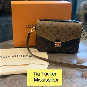 2019 LV  Pochette Métis Reverse Monogram